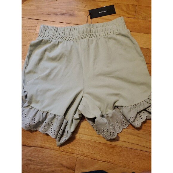 Women's Vero Moda Veto Moda Juna Ruffle Hem Stretch Cotton Pull On Shorts...NWT - Picture 1 of 3